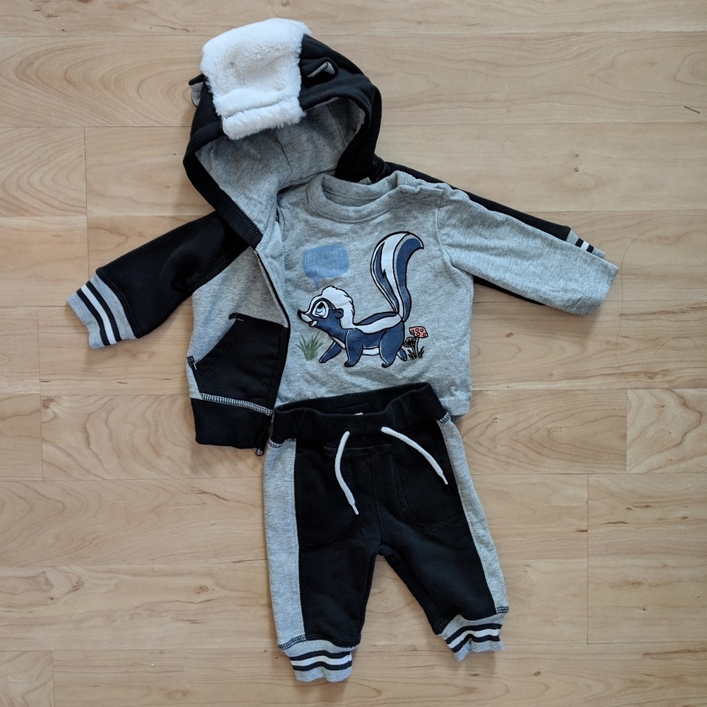 Baby Gap 3-Piece Skunk Sweatsuit